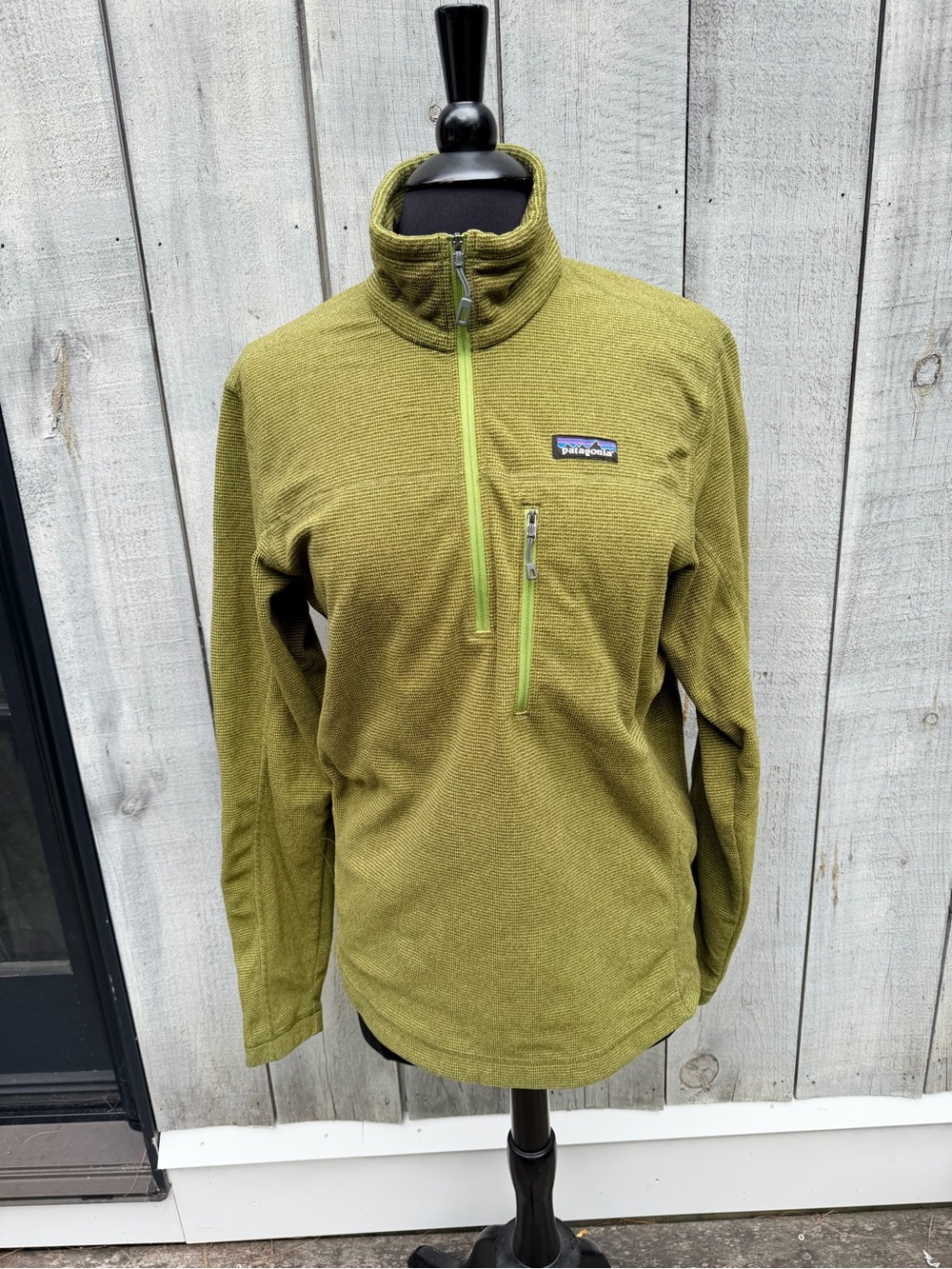 Patagonia Men's Olive Green Half-Zip Performance Fleece